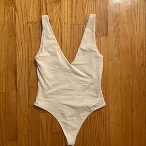 Artizia Babaton Contour V-Neck Bodysuit